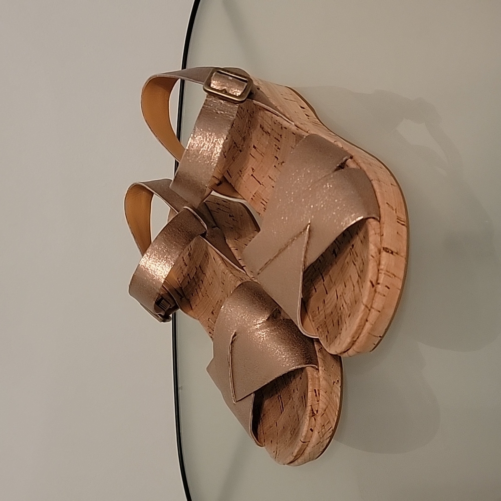 Gold platform Korkease sandals 6M